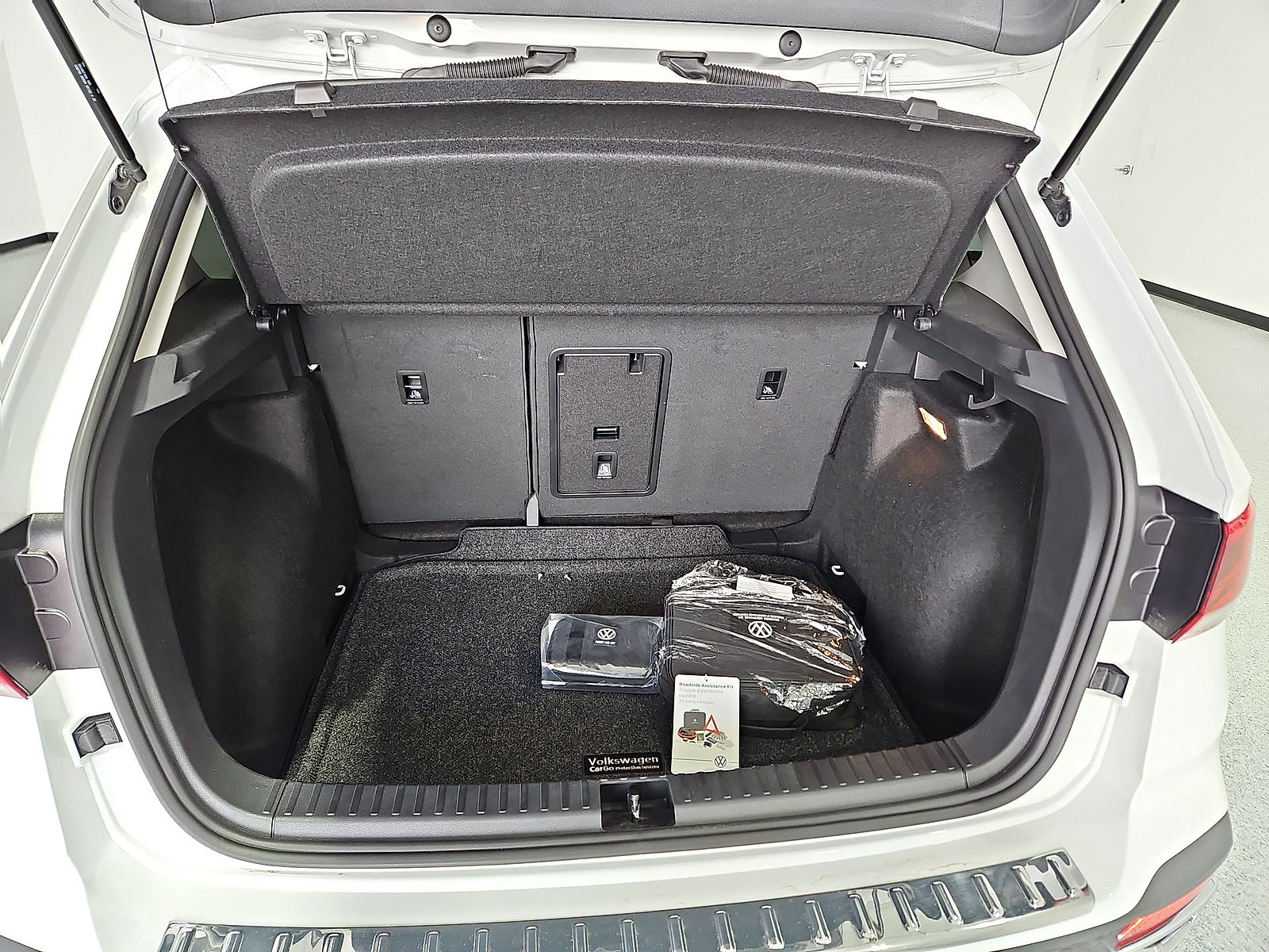 Certified 2023 Volkswagen Taos SE w/ Panoramic Sunroof Package FWD image 12