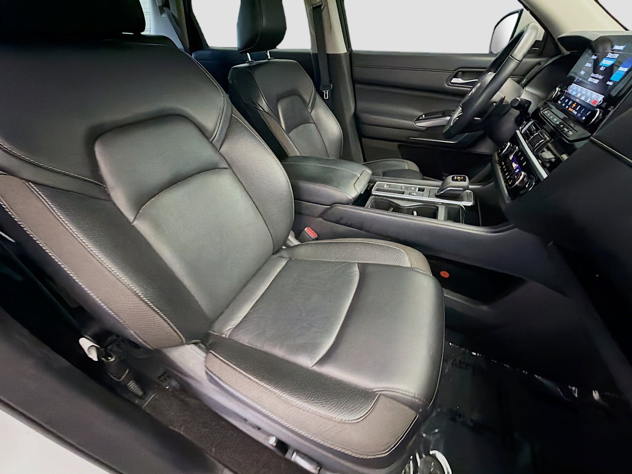 Used 2023 Nissan Pathfinder SL FWD image 15