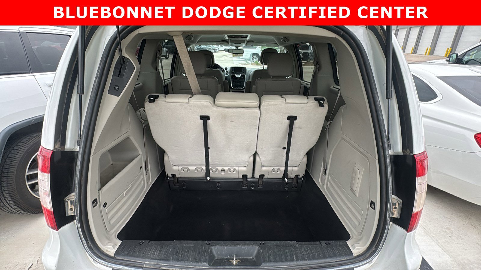 Used 2013 Chrysler Town & Country Touring-L w/ Driver Convenience Group FWD image 19