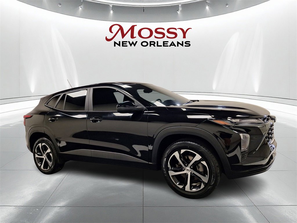 Used 2024 Chevrolet Trax RS w/ Driver Confidence Package image 3