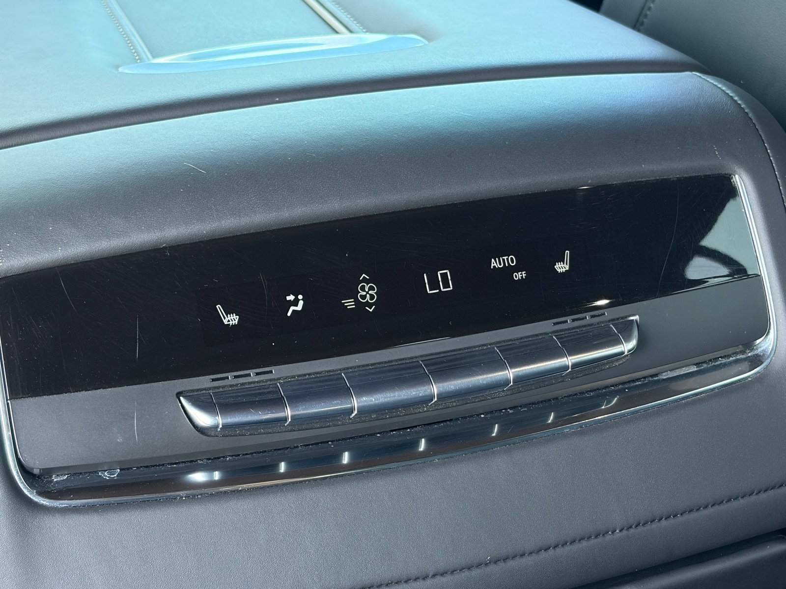 Used 2021 Cadillac Escalade ESV Sport Platinum AWD/4WD image 17