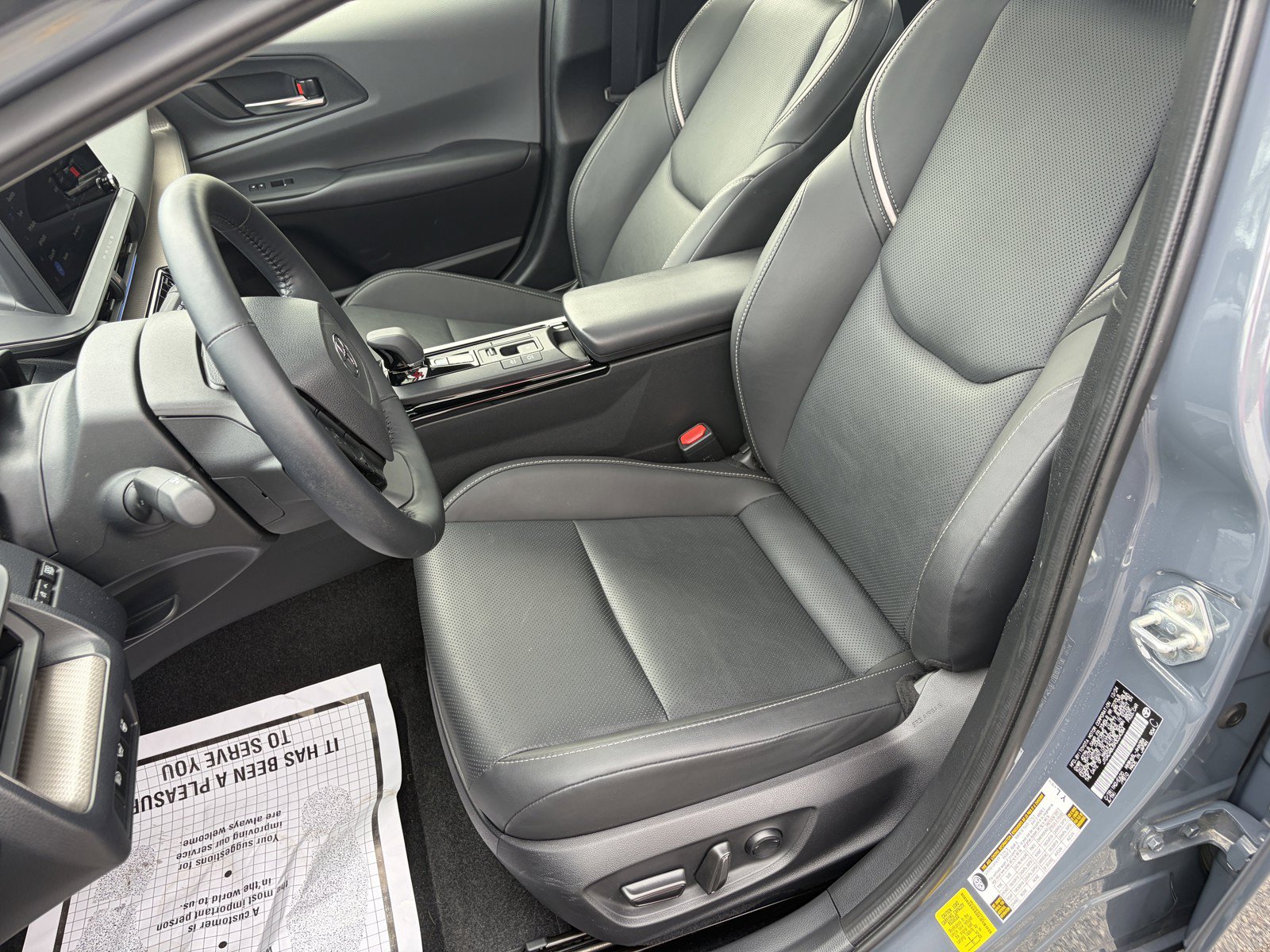 Used 2024 Toyota Prius XLE AWD/4WD image 11