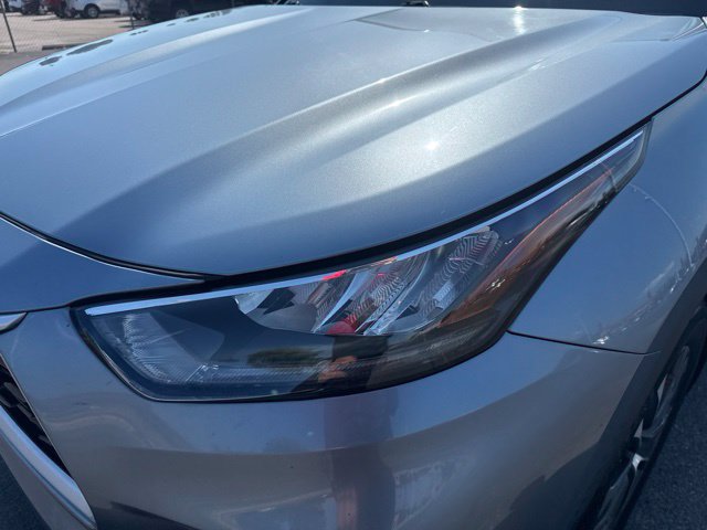 Used 2020 Toyota Highlander XLE AWD/4WD image 9