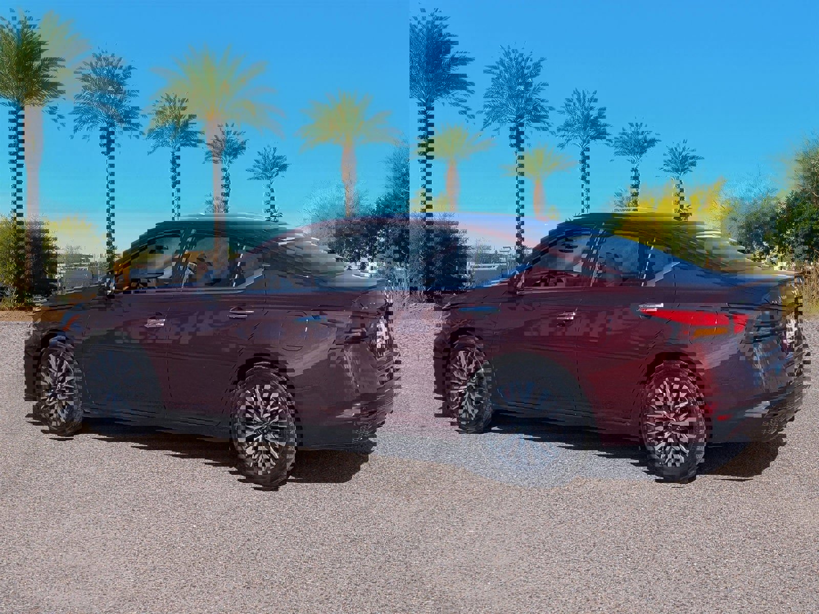 Used 2024 Nissan Altima 2.5 SV image 3