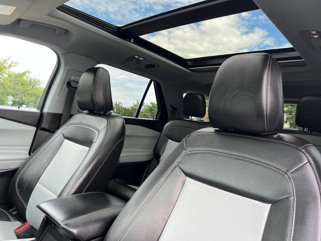 Certified 2023 Ford Explorer XLT w/ Equipment Group 202A AWD/4WD image 17
