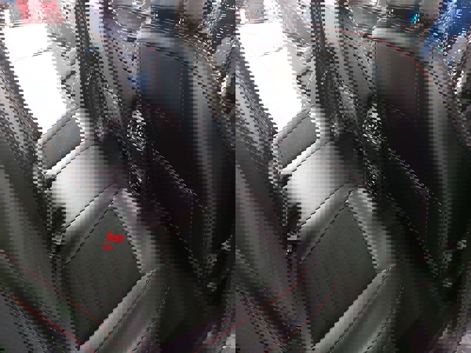 Used 2024 Ford Edge ST-Line image 11