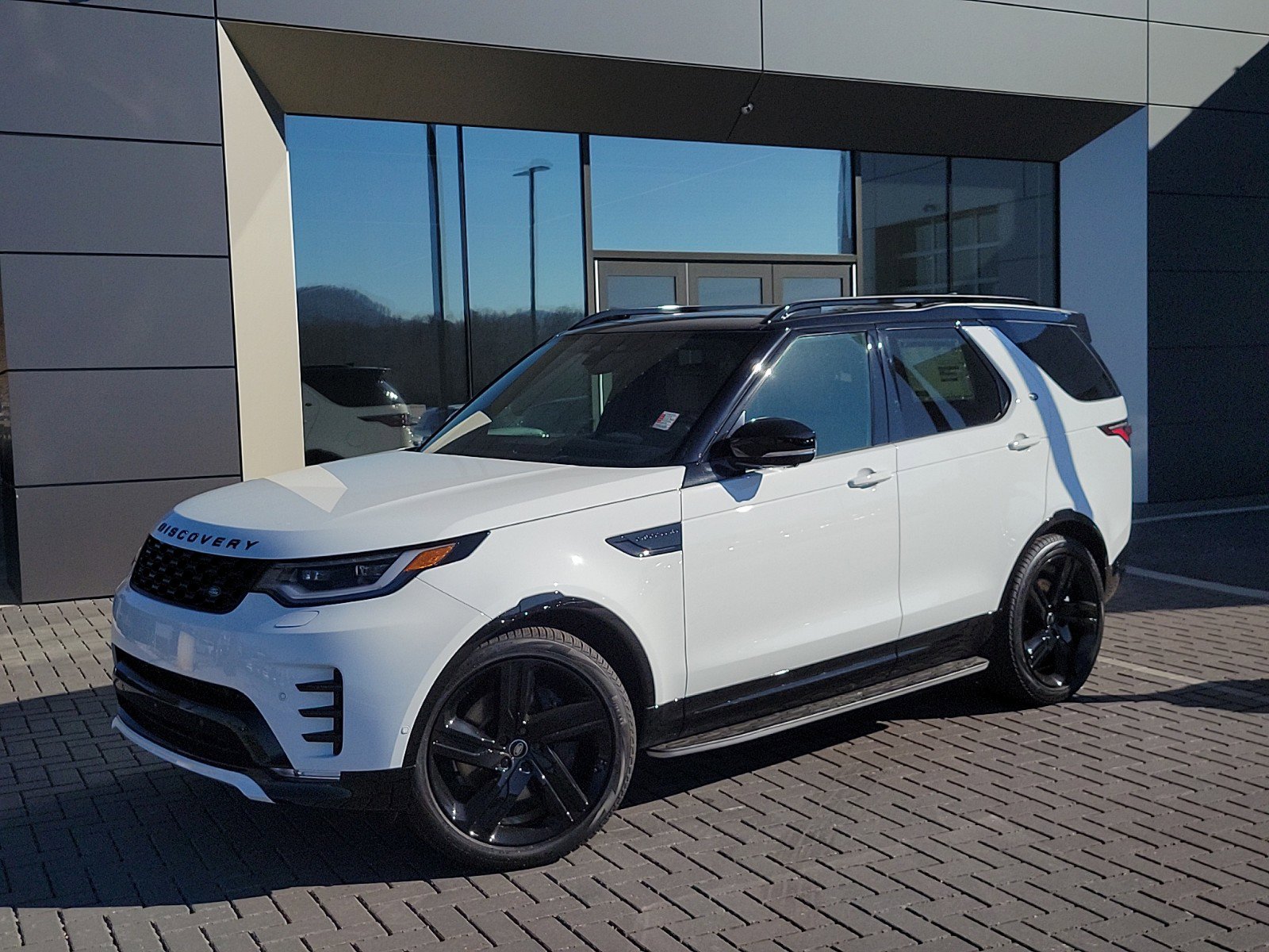 Certified 2025 Land Rover Discovery Dynamic SE