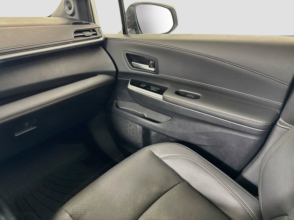 Used 2025 Toyota Sienna Platinum AWD/4WD image 25