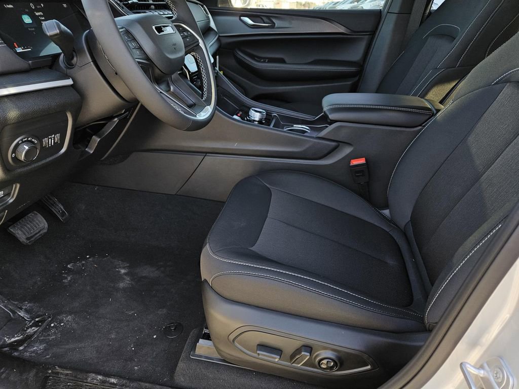 New 2026 Jeep Grand Cherokee L Laredo RWD image 17
