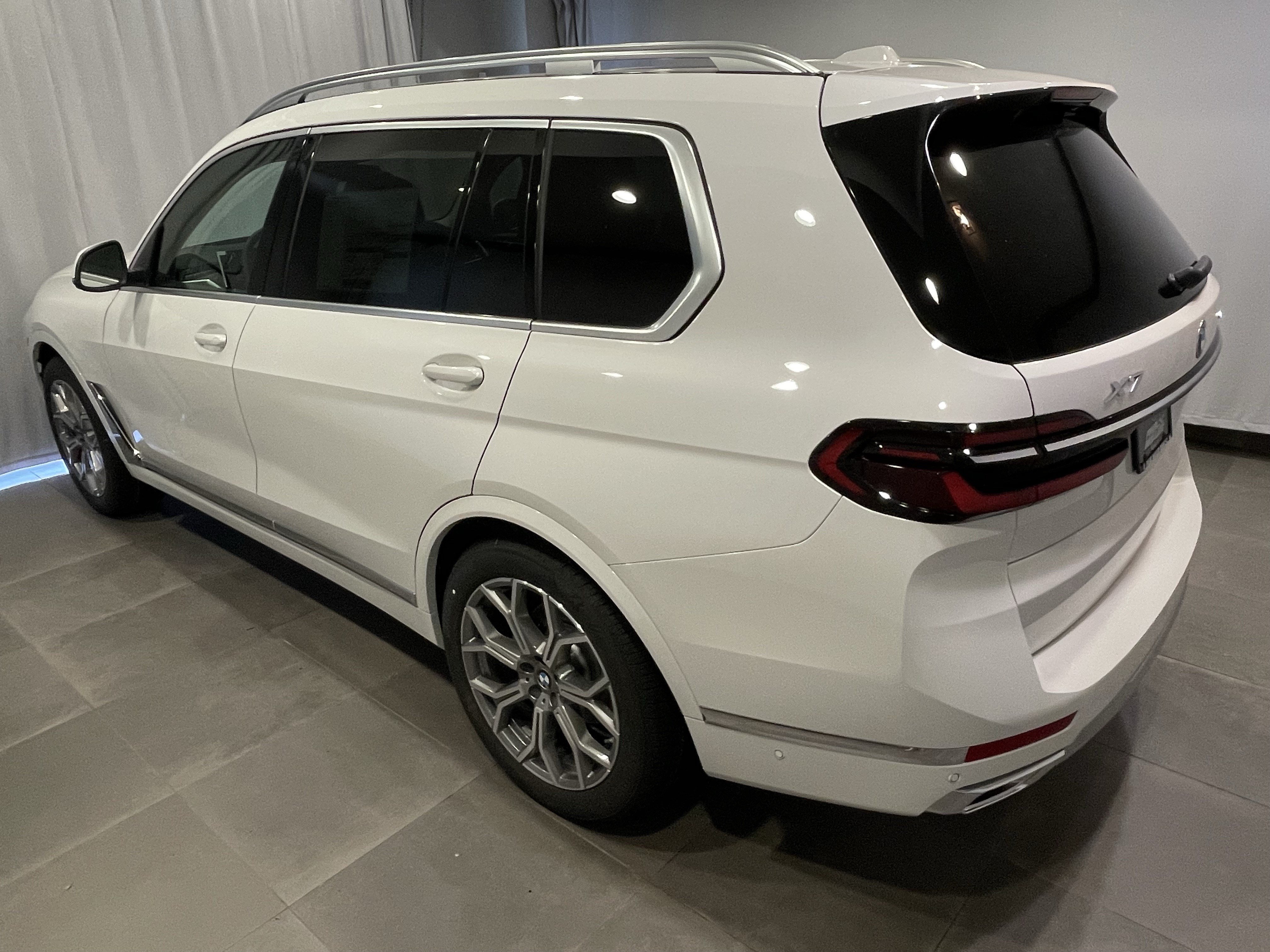 New 2027 BMW X7 xDrive40i w/ Premium Package AWD/4WD image 4