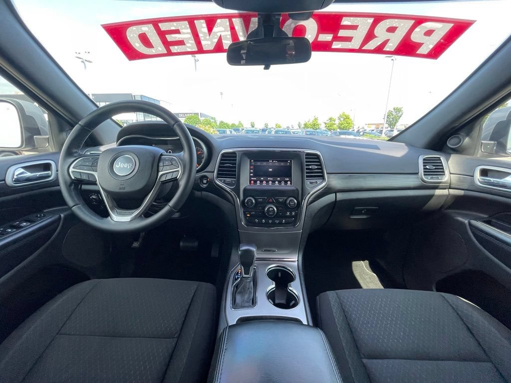 Used 2021 Jeep Grand Cherokee Laredo AWD/4WD image 28
