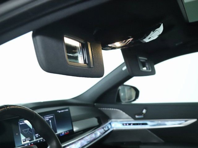 Used 2025 BMW 740i xDrive image 19