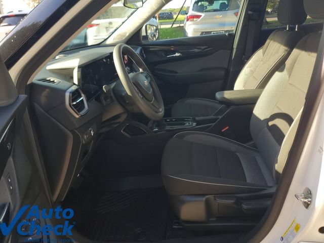 Used 2025 Chevrolet TrailBlazer LT w/ Driver Confidence Package FWD image 16