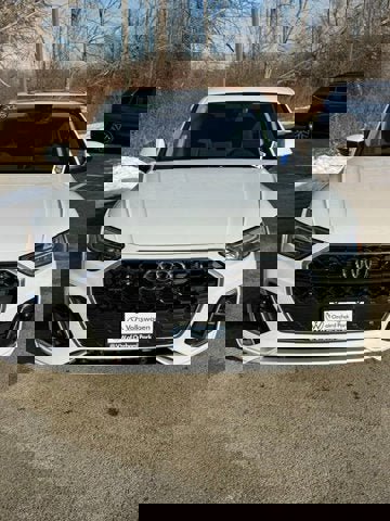 Used 2025 Audi Q5 e Premium Plus w/ Premium Plus Package image 2