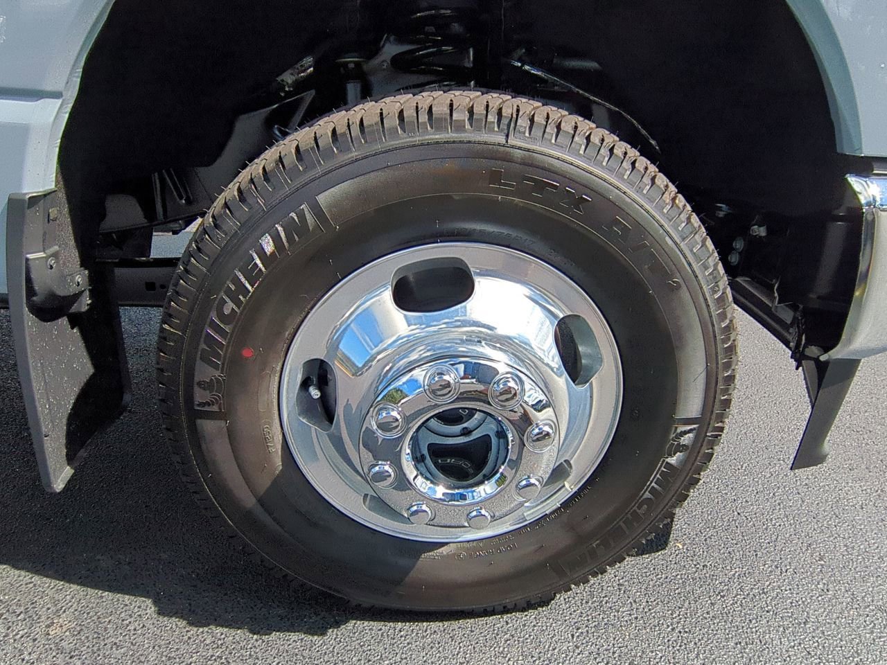 New 2026 Ford F350 4x4 Crew Cab DRW Super Duty image 11