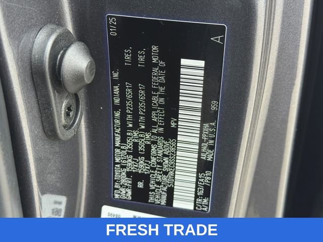 Used 2025 Toyota Sienna XLE image 34