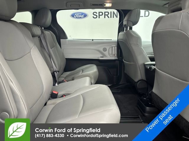 Used 2025 Toyota Sienna XLE image 13