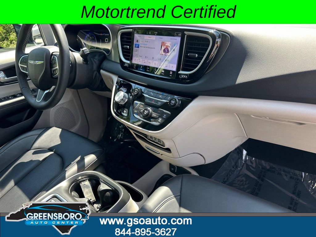Used 2024 Chrysler Pacifica Touring-L FWD image 17