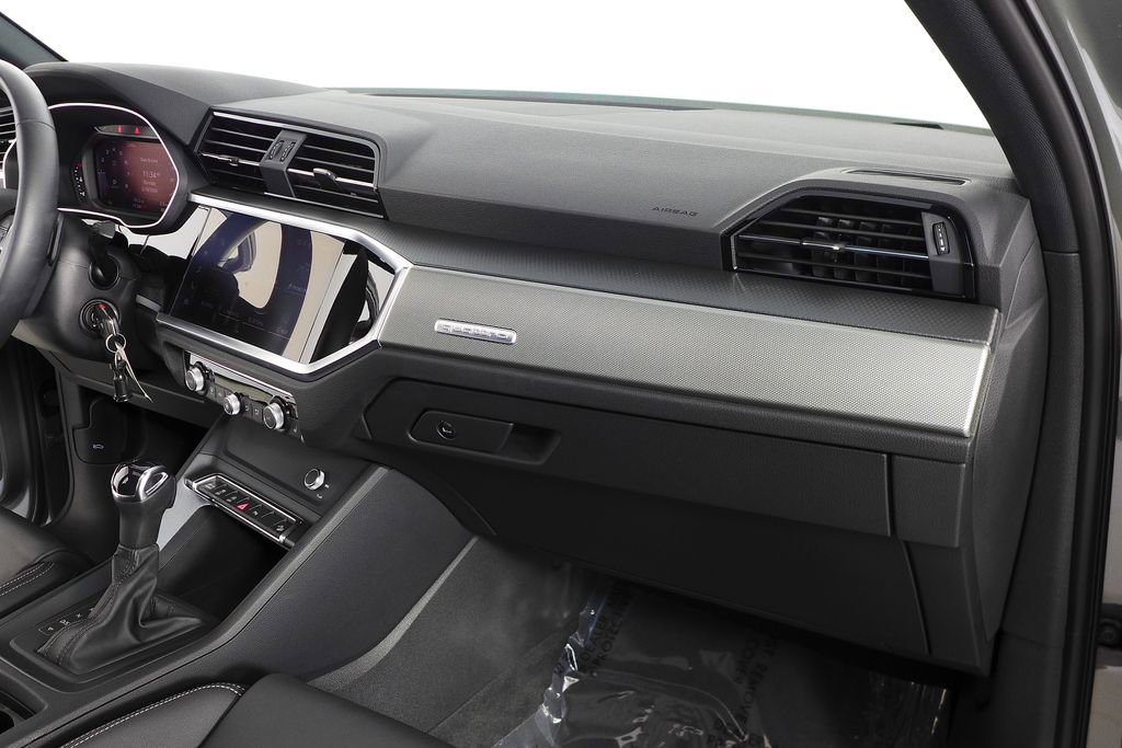 Used 2025 Audi Q3 2.0T Premium w/ Black Optic Sport Package image 14
