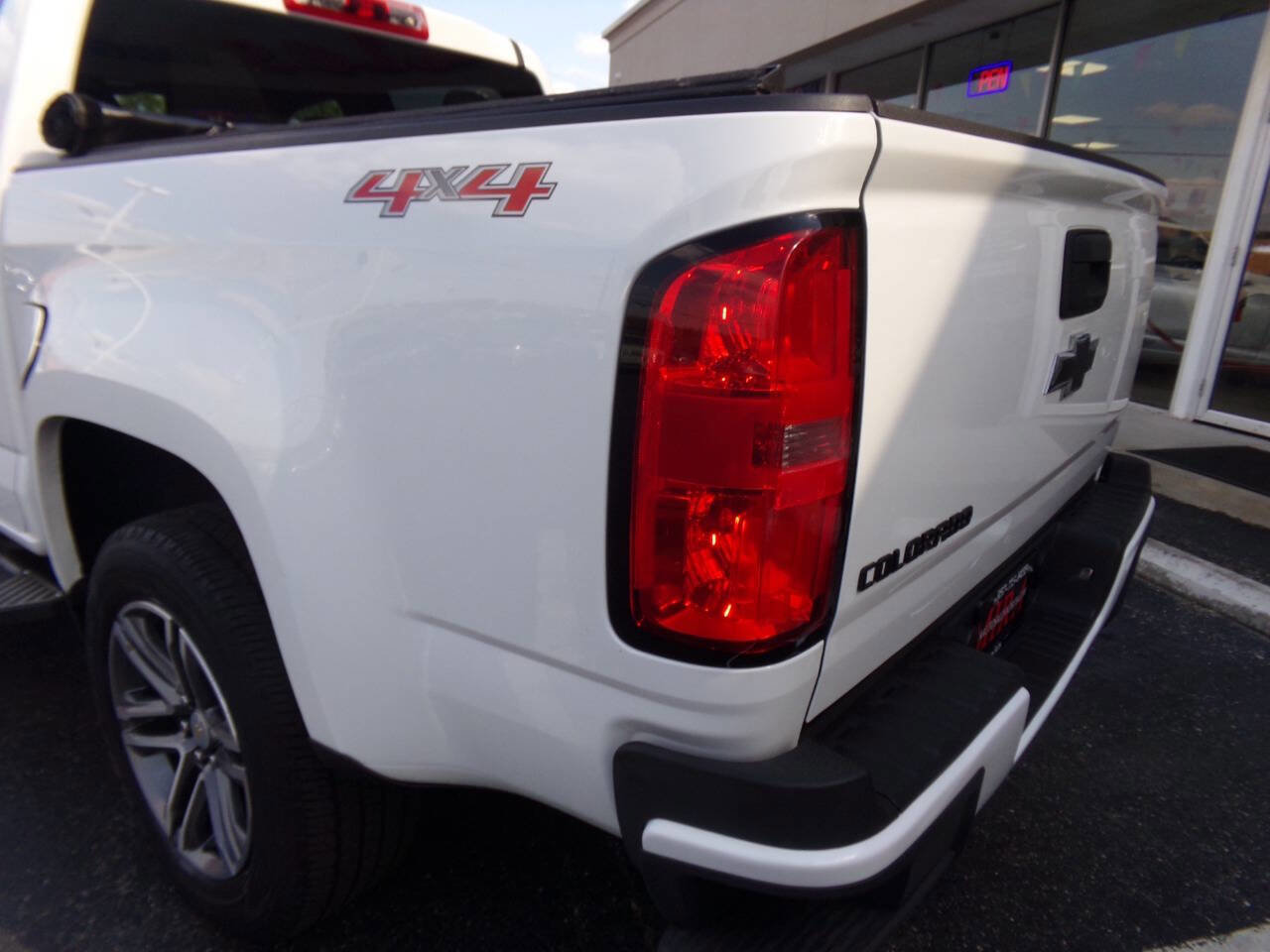 Used 2020 Chevrolet Colorado W/T w/ Custom Special Edition image 40