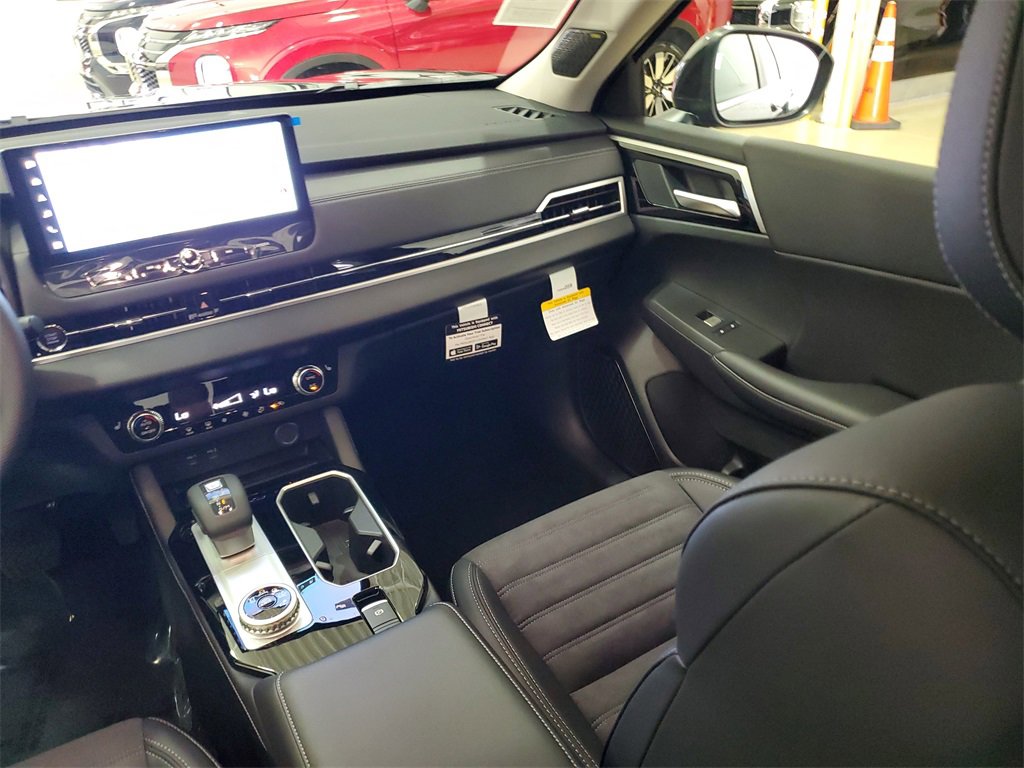New 2025 Mitsubishi Outlander SE image 19