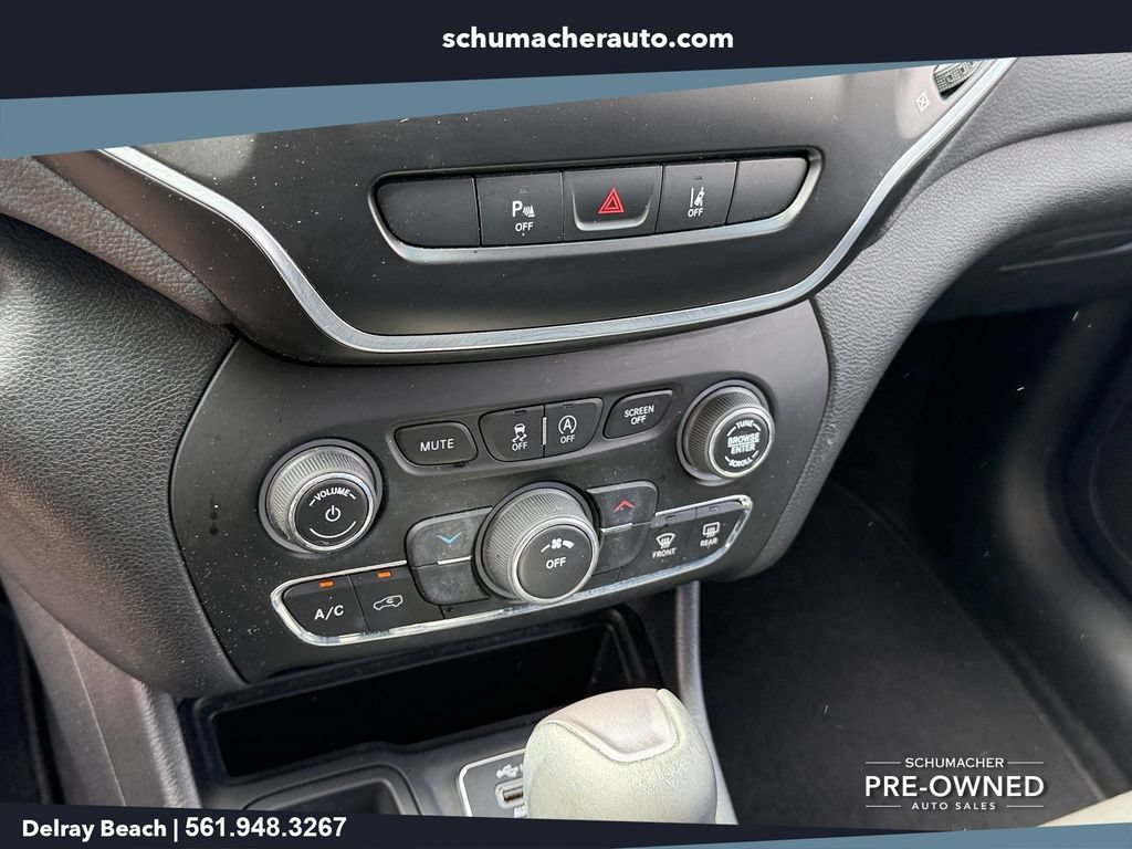 Used 2021 Jeep Cherokee Latitude Plus FWD image 19
