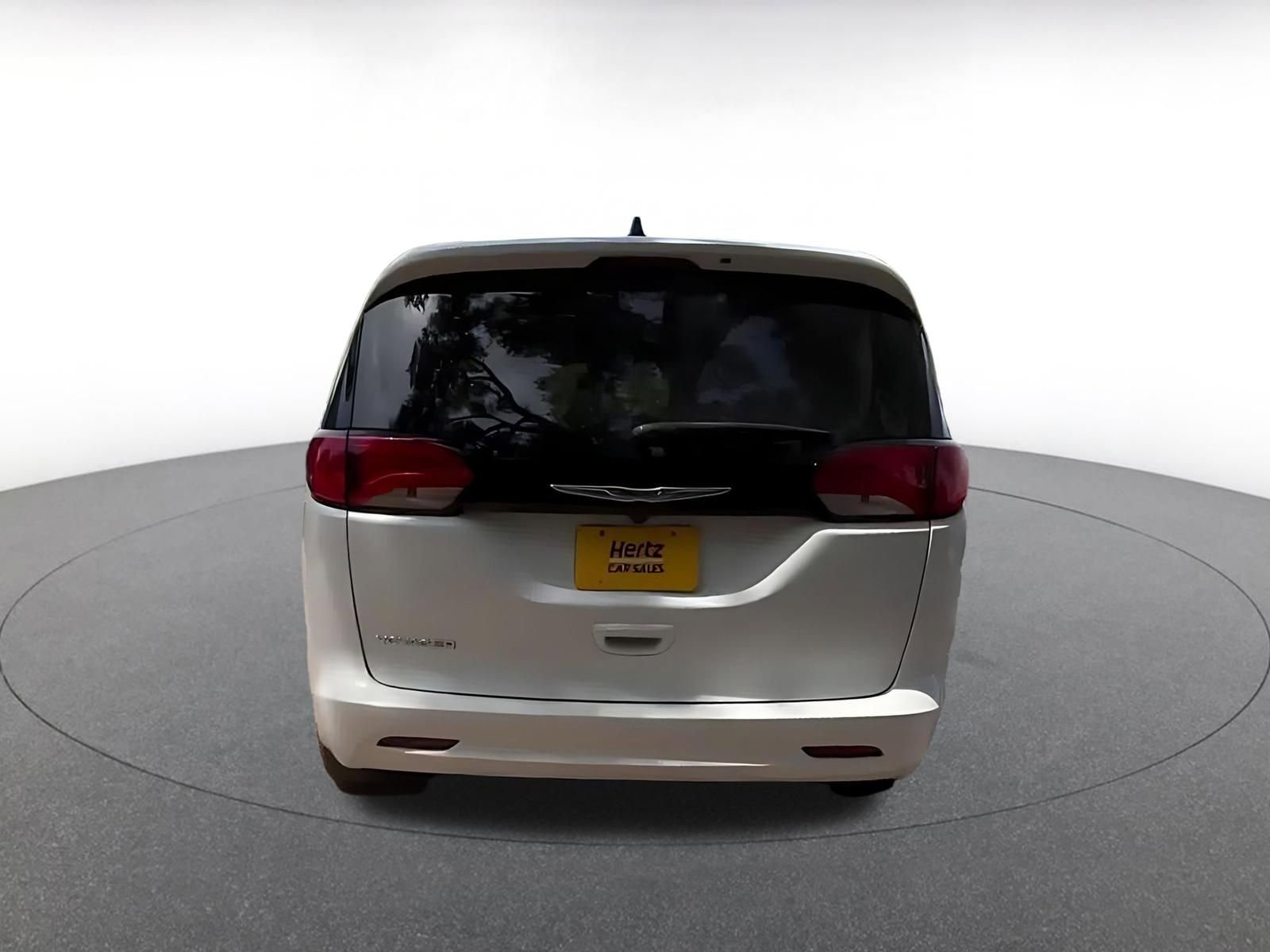 Used 2023 Chrysler Voyager LX FWD image 12