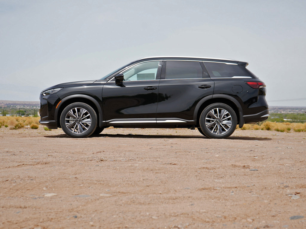 Certified 2026 INFINITI QX60 Luxe w/ Cargo Package AWD/4WD image 6