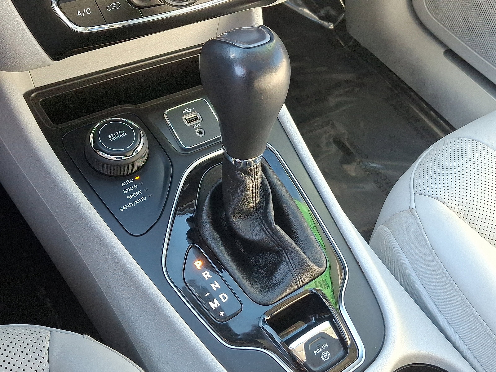 Used 2019 Jeep Cherokee Limited image 15