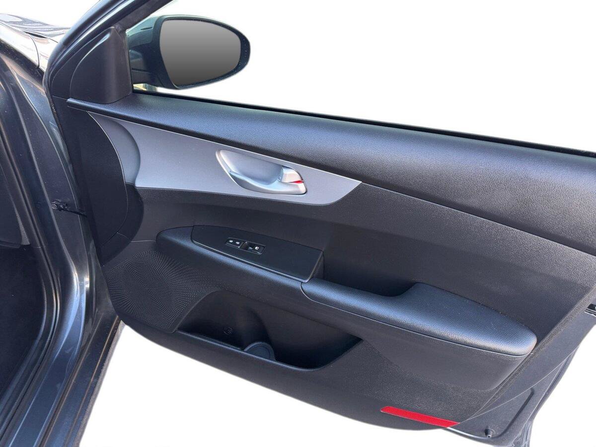 Used 2023 Kia Forte LXS FWD image 17