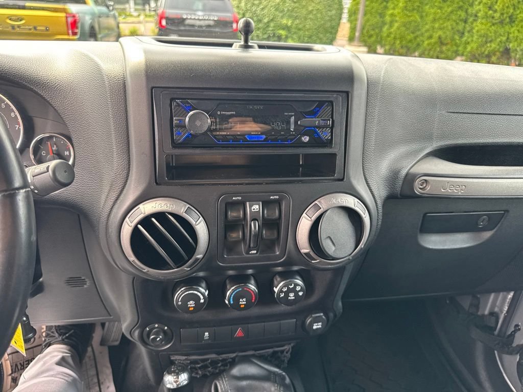 Used 2015 Jeep Wrangler Unlimited Sport w/ Quick Order Package 23S AWD/4WD image 23