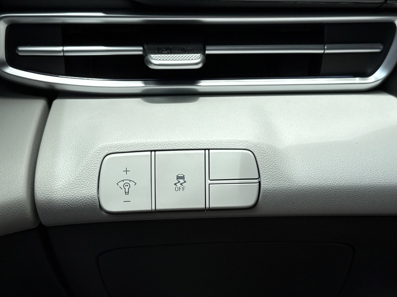 New 2026 Hyundai Elantra Limited FWD image 18