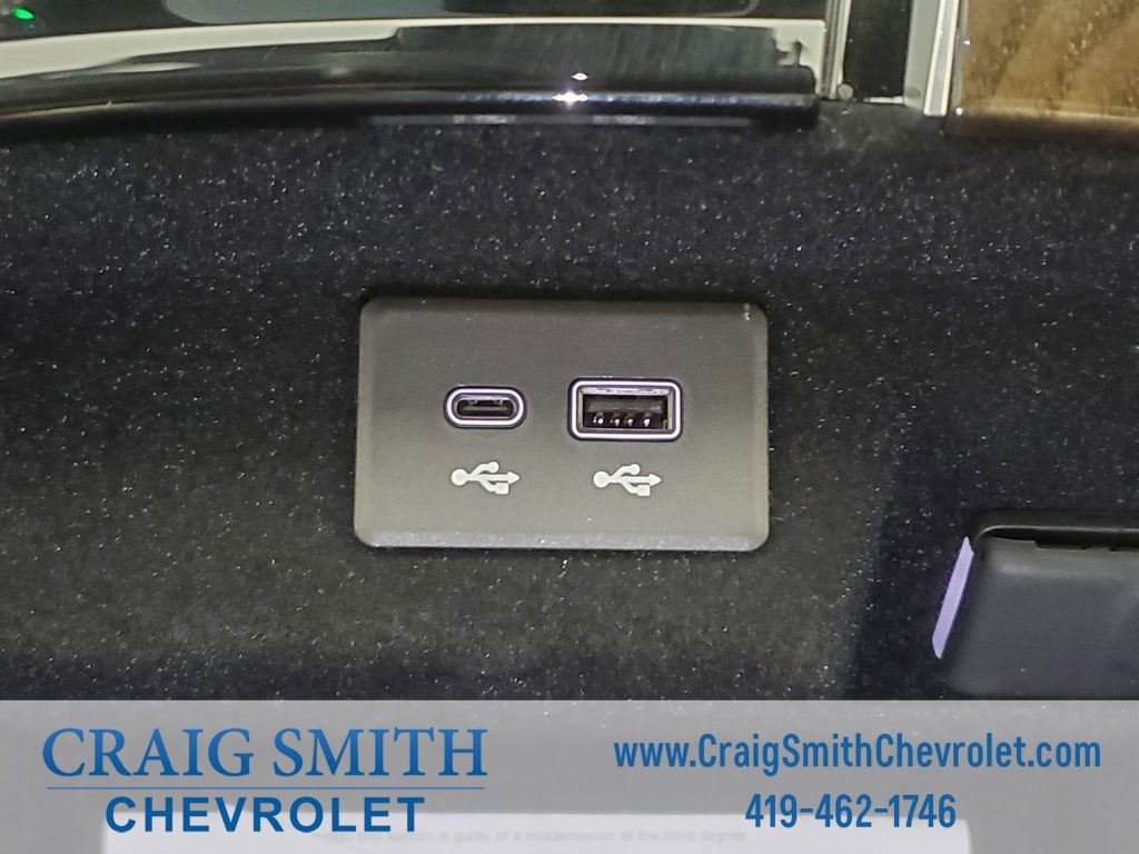 Used 2025 Cadillac Escalade Sport Platinum w/ LPO, ONYX Package image 38