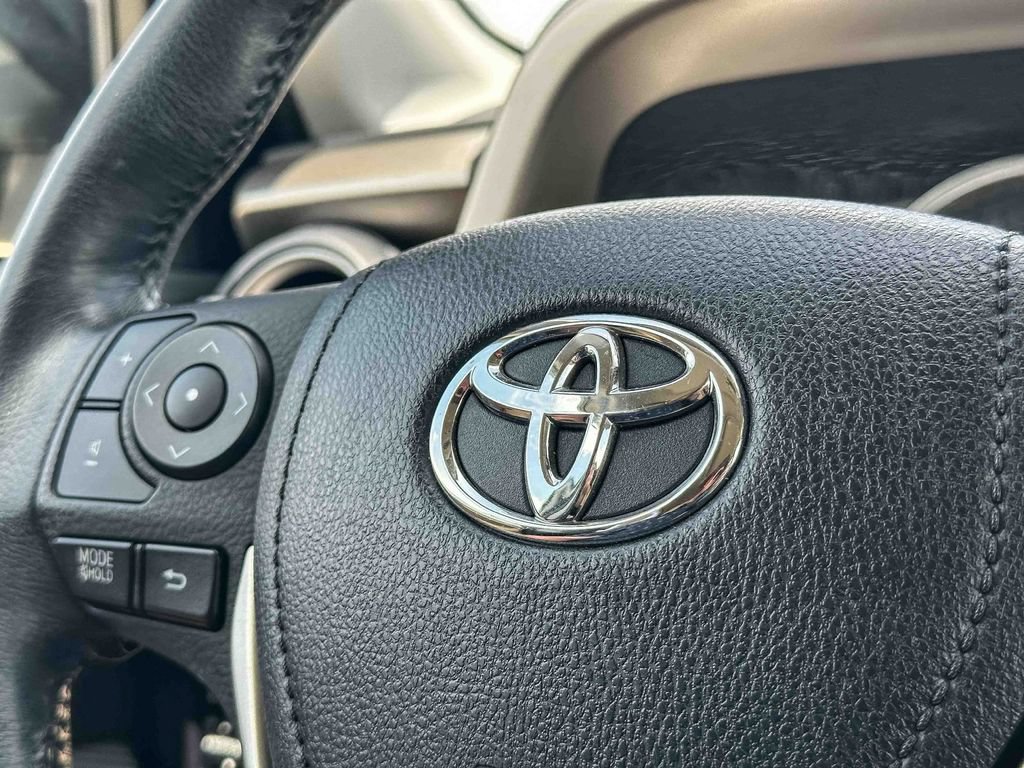 Used 2014 Toyota RAV4 Limited w/ Technology Package FWD image 30