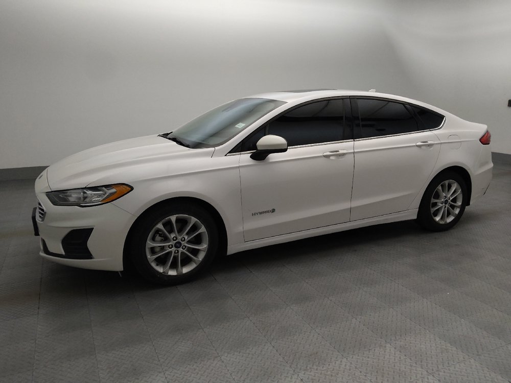 Used 2019 Ford Fusion SE FWD image 2