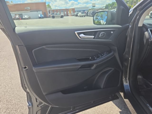 Used 2019 Ford Edge Titanium AWD/4WD image 11