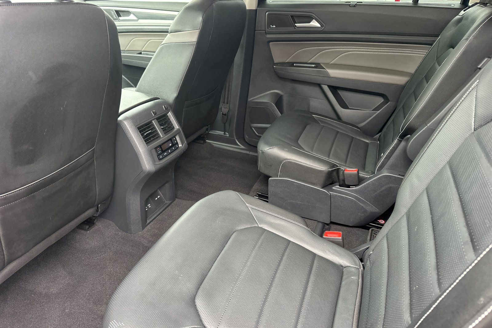 Used 2023 Volkswagen Atlas SEL Premium AWD/4WD image 4