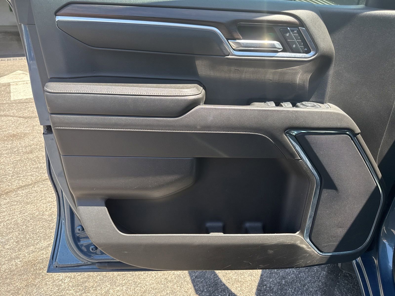 Used 2024 GMC Sierra 1500 SLT RWD image 11