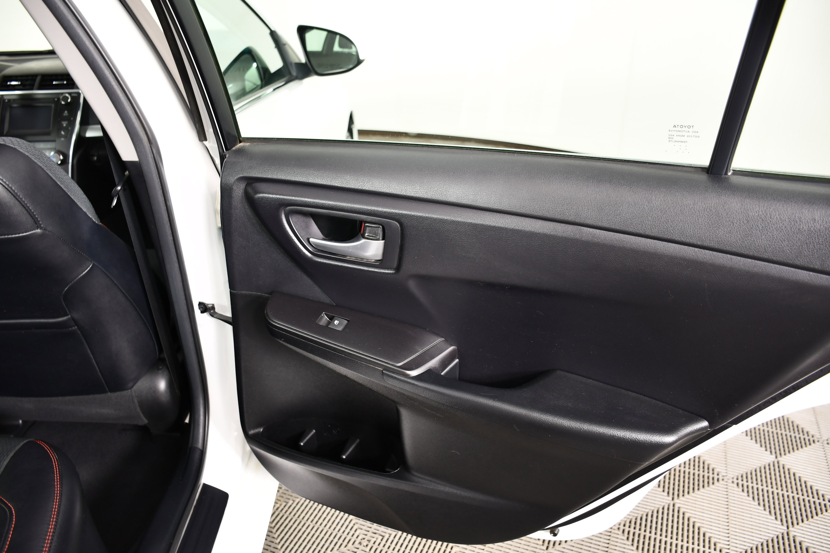 Used 2017 Toyota Camry SE FWD image 41