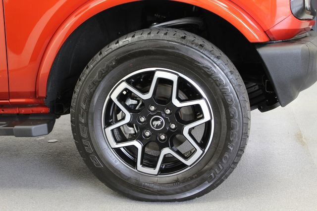 Used 2023 Ford Bronco Outer Banks AWD/4WD image 3