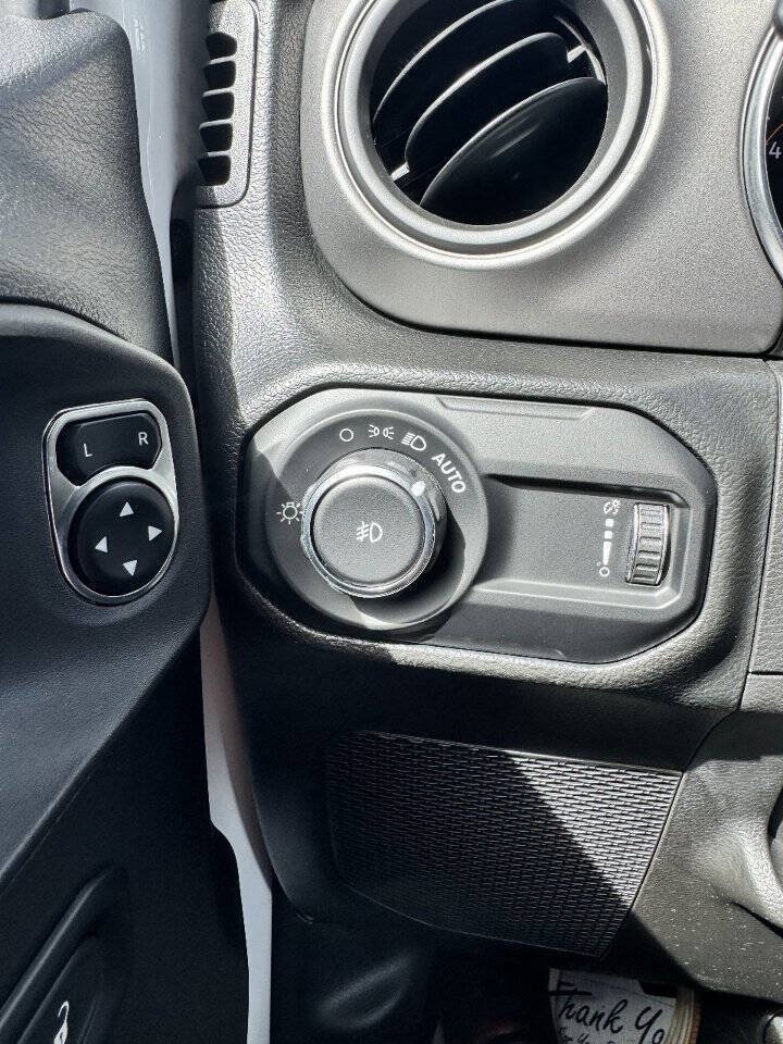 Used 2023 Jeep Wrangler Sport AWD/4WD image 10
