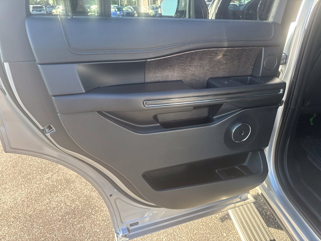 Used 2021 Ford Expedition Limited AWD/4WD image 21
