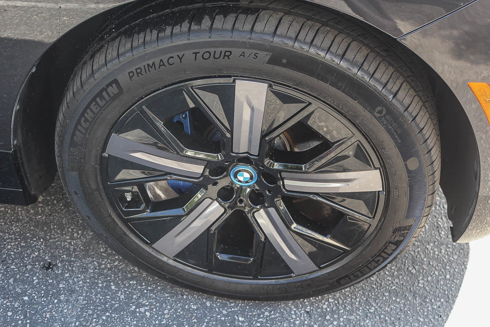 Certified 2023 BMW iX xDrive50 w/ Sport Package image 9