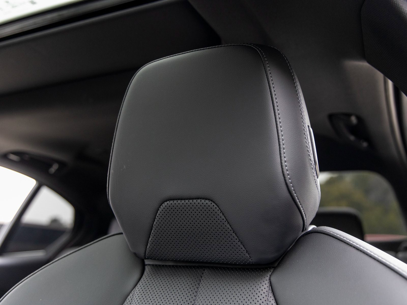 Used 2025 BMW i5 xDrive40 w/ Premium Package image 30