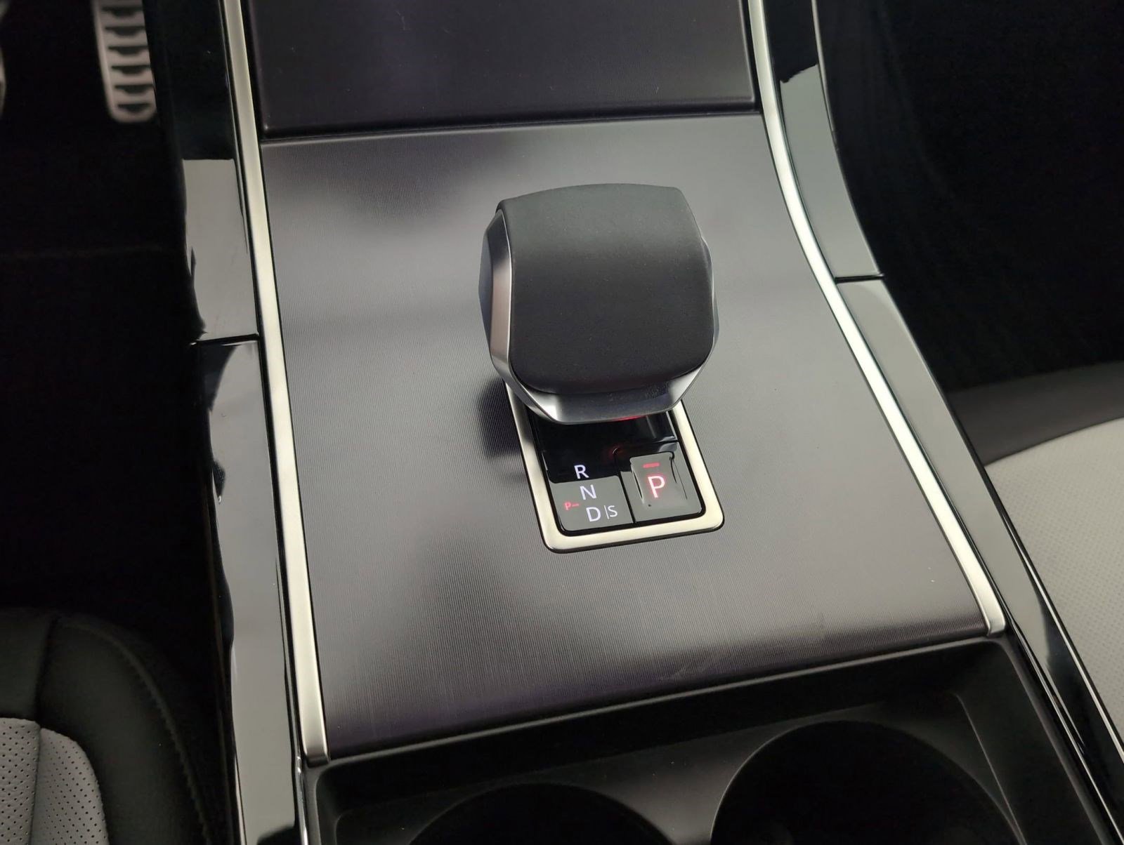 Certified 2026 Land Rover Range Rover Evoque Dynamic SE image 17