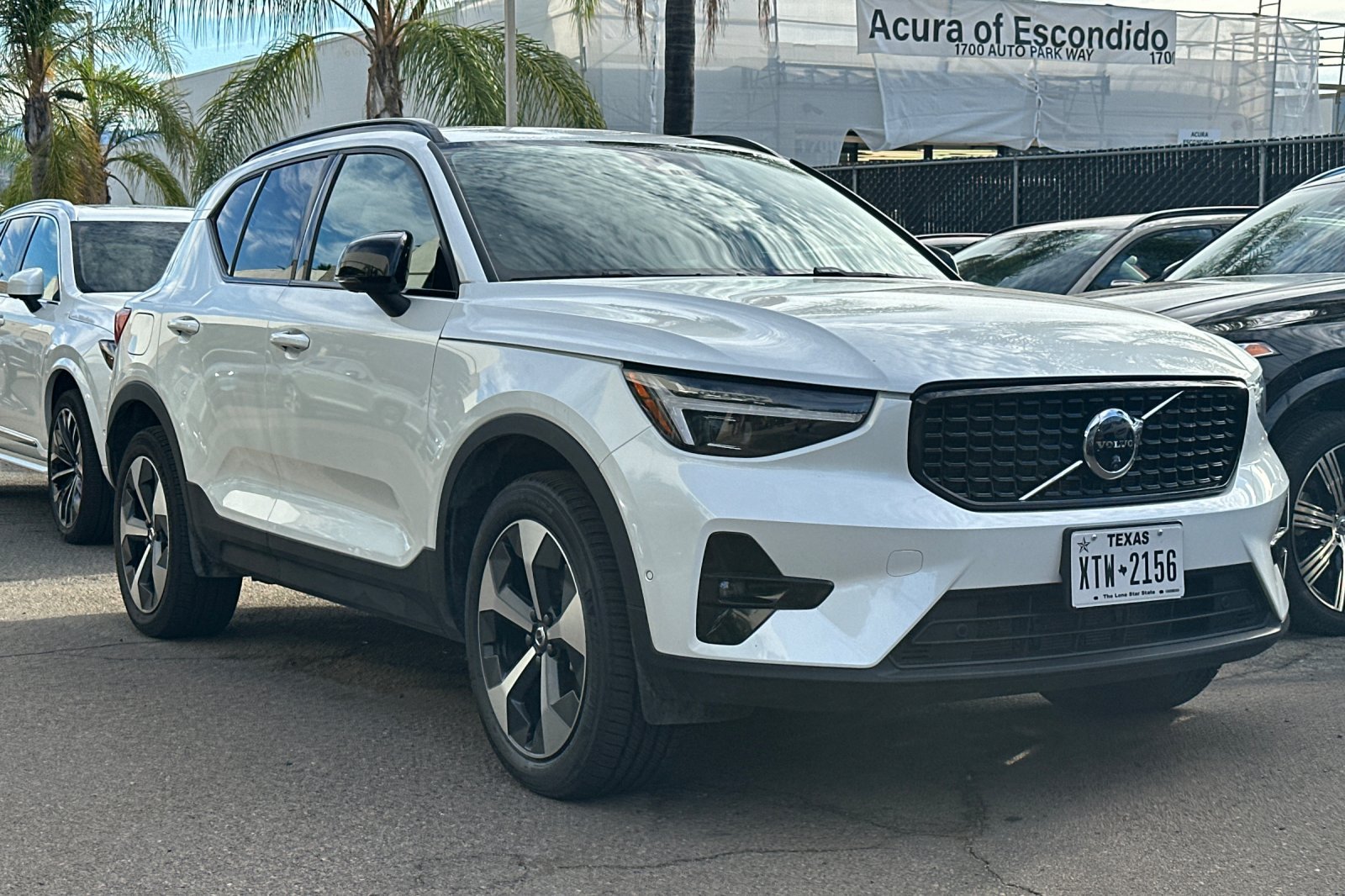 Used 2026 Volvo XC40 B5 Plus AWD/4WD image 2