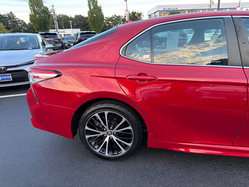 Used 2020 Toyota Camry SE FWD image 4