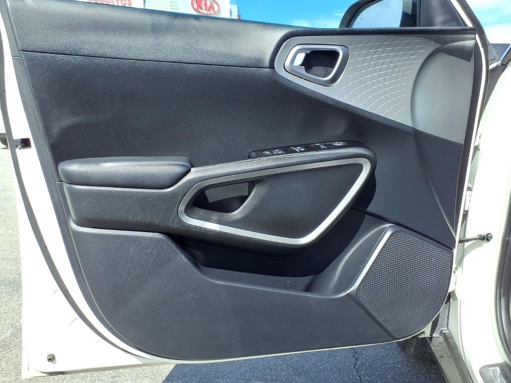 Certified 2024 Kia Soul S image 21