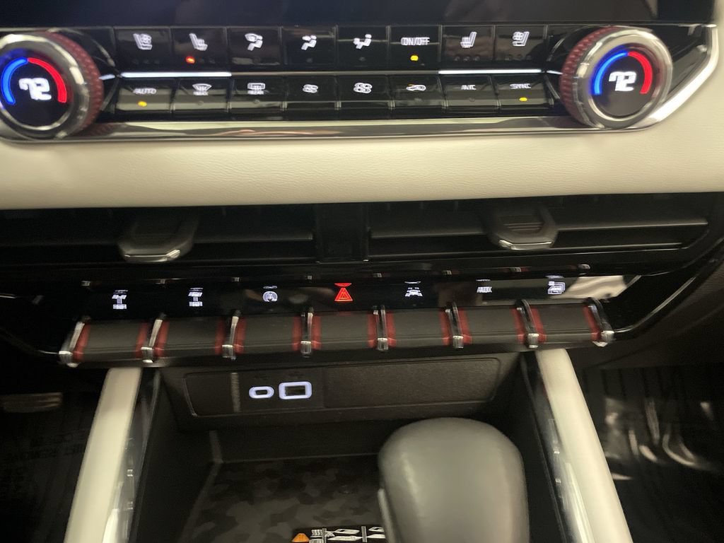 Used 2024 GMC Canyon AT4X AWD/4WD image 12