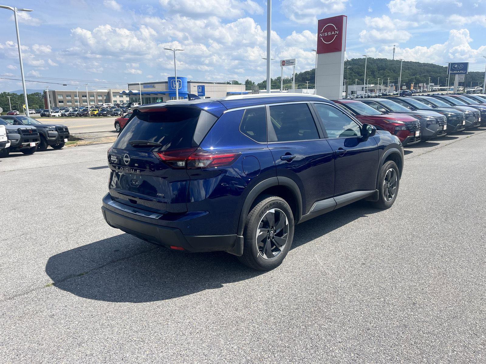 Used 2025 Nissan Rogue SV w/ SV Premium Package AWD/4WD image 7